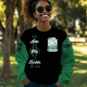 Chaqueta Universitaria Personalizada Iota Phi Lambda en Negro y Verde Esmeralda, Suéter Tejido con Escudo y Insignia de la Hermandad - Product Image 1
