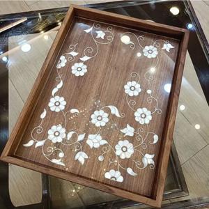 Plateau arabe en bois, cadeau de mariage du Moyen-Orient, avec décorations en nacre, objet décoratif souvenir. - Product Image 1