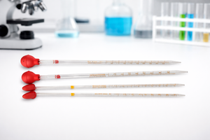 Pipeta Graduada de Vidrio para Laboratorio con Bulbo de Goma |   Pipeta de Laboratorio para Estudiantes para Experimentos Químicos y de Biología - Product Image 2