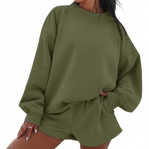 Ensemble sweat-shirt à col montant brodé surdimensionné pour femme avec short, épaules tombantes, manches longues, mélange polyester/coton - Product Image 4