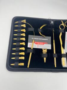 Kit de herramientas para extensiones de cabello con color plasma dorado, precio al por mayor, incluye pinzas, clips metálicos y otras herramientas esenciales para el cabello con logo. - Product Image 5