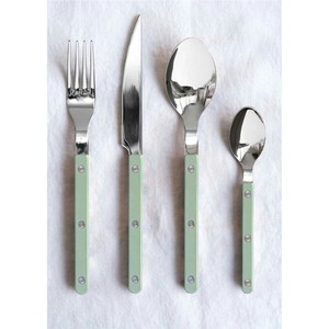 Juego de cubiertos de lujo de 24 piezas en verde salvia, de acero inoxidable pulido a espejo, estilo bistró, con mango con remaches, apto para lavavajillas, color plateado. - Product Image 1