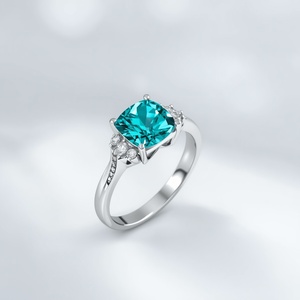 Anillo de Tres Piedras de Oro Blanco de 14K con Corte Redondo Color Paraiba, Fabricante de Joyería Fina Personalizada - Product Image 3
