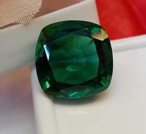 Gema suelta natural de tsavorita verde con corte cojín y cambio de color para la fabricación de joyas - Product Image 2
