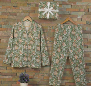 ชุดนอนผ้าฝ้ายทอลายคุณภาพสูงสำหรับฤดูใบไม้ร่วง ลายดอกไม้/สีพื้น คอวี สำหรับผู้หญิง ปักลายด้วยเครื่องจักร เนื้อผ้านุ่ม ระบายอากาศได้ดี - Product Image 1