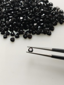 Ónix Negro Natural de 4 mm con Corte en Forma de Corazón, Piedras Preciosas Sueltas de la Mejor Calidad para la Fabricación de Joyas - Product Image 3