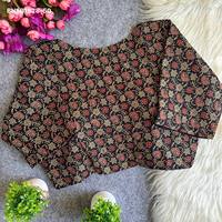 Blouse en coton Ajrakh de bonne qualité avec imprimé petites fleurs, manches trois-quarts, col en V, rembourrée et à fermeture avant, vente en gros