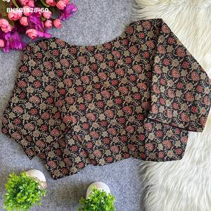 Blusa de Algodón Ajrakh de Buena Calidad con Estampado de Flores Pequeñas, Manga hasta el Codo, Cuello en V, Acolchada y con Cierre Frontal, Venta al Por Mayor - Product Image 6