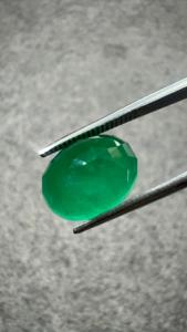 Émeraude verte naturelle de Zambie de 6,76 carats, taille ovale |   Émeraude non montée certifiée GIA |   Fabrication de bijoux de qualité supérieure AAA - Product Image 3