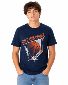 Camiseta gráfica de baloncesto azul marino de primera calidad para hombre, camiseta informal de algodón con estampado Rule The Court, camiseta deportiva de manga corta con cuello redondo - Product Image 1