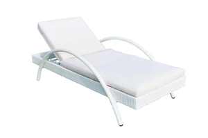 Tumbona de Ratán PE Blanca con Cojín, Tumbona Reclinable para Exteriores, Diseño Moderno para Uso Junto a la Piscina - Product Image 2