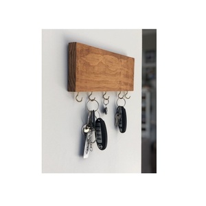 Accessoire mural en bois artisanal conçu pour une organisation efficace des clés dans les maisons, les lieux de travail, les maisons d'hôtes et les chalets - Product Image 5