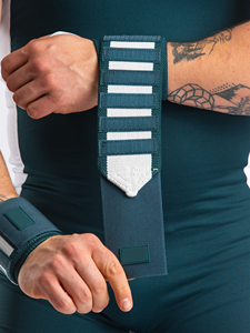 Bandes de maintien pour poignets de musculation robustes pour la musculation et l'haltérophilie, avec matériau élastique résistant et conception à boucle pour le pouce - Product Image 6