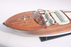 RIVA AQUARAMA ÉDITION SPÉCIALE |   Finition bois, coque blanche, options de revêtement multicolores pour la décoration intérieure de luxe et les cadeaux - Product Image 3