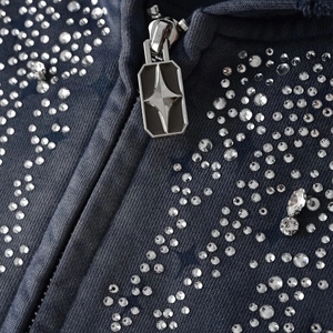 Vente en gros de sweat à capuche de luxe brodé avec strass, en tissu éponge de coton doux à motif uni, pour streetwear décontracté et quotidien - Product Image 4