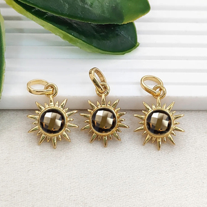 Colgante Redondo de Cuarzo Zafiro con Forma de Sol, Chapado en Oro, con Engaste de Collet, Joyería de Cuarzo Zafiro, Colgante de Gema de 6mm con Forma de Sol - Product Image 2