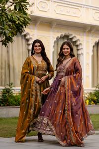 AARIKA TEXTILE Robe ethnique de luxe en satin brodé, avec dupatta richement ornée, séchage rapide, pour fêtes, mariages, créateur - Product Image 6