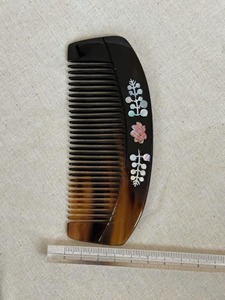 Peigne artisanal vintage en corne de buffle pour usage domestique, brosse coiffante mosaïque avec corne naturelle bouclée, fonction massage antistatique pour la maison - Product Image 4