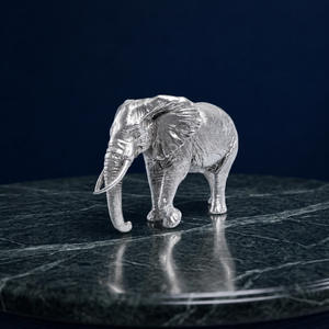 Sculpture d'éléphant en laiton plaqué argent 999, moulée en 3D, par Jaipur Metals |   10x5x6,5 cm |   120g |   Décoration d'intérieur et cadeaux - Product Image 3