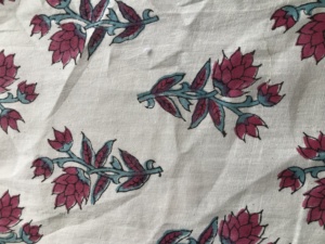 Tela 100% algodón estampada a mano con diseño de loto rosa Buti |   Fabricante Textil Mayorista de Jaipur - Product Image 2