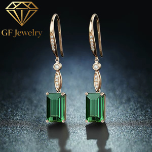 Boucles d'oreilles pendantes en or rose 18 carats avec tourmaline verte de laboratoire de 3,02 carats, taille émeraude, et diamants latéraux, style vintage, bijoux d'oreille. - Product Image 4