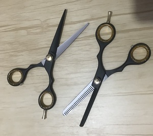 Ciseaux de barbier professionnels pour la coupe de cheveux et la coiffure en salon - Product Image 2