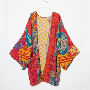 Nuevo Kimono Kantha de Estilo Indio Multicolor, Hermoso y Vintage, Hecho a Mano con Tela Kantha de Algodón, para Mujeres y Hombres - Product Image 1