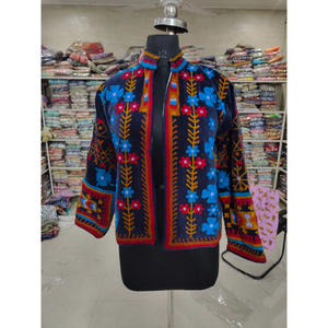 Veste en coton brodée à la main pour femme, col mandarin, manches trois quarts, motif floral, style ethnique, vêtement d'automne, cadeau - Product Image 1