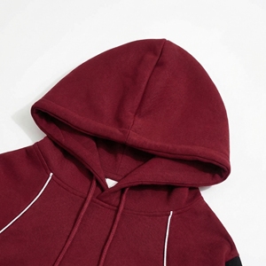 เสื้อฮู้ดสีมารูน — แต่งขอบสีขาวและแถบข้างสีดำ พร้อมฮู้ดแบบมีเชือกผูก |   เสื้อผ้าสตรีทแวร์พรีเมียม OEM / แบรนด์ส่วนตัว - Product Image 3