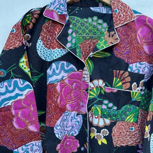 Bata Larga de Algodón 100% Suave con Estampado Animal Verde para Mujer, Cuello en V, Casual, para Verano y Otoño, con Botones - Product Image 1