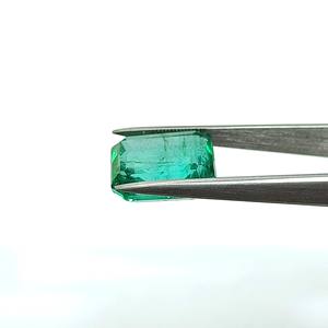 Émeraude octogonale verte de 7,91 carats provenant de Zambie, pierre précieuse non montée - Product Image 4