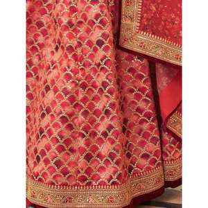 Increíble rojo bordado arte seda desgaste tradicional Lehenga Choli - Product Image 2