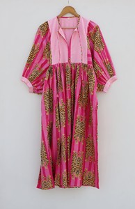 เดรสผ้าฝ้ายลายทางสีพื้น แขนพอง ทรงเข้ารูป สไตล์ลำลองสำหรับฤดูร้อน คอลเลคชั่นบูติกสไตล์ชาติพันธุ์ เป็นมิตรต่อสิ่งแวดล้อม - Product Image 2