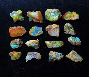 Lot de pierres précieuses d'opale éthiopienne naturelle multi-feu, brutes et non taillées, 13-29 mm, 100 carats, pour la création de bijoux - Product Image 1