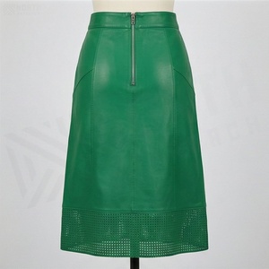 Jupe trapèze en similicuir pour femme, taille haute, longueur genou, verte unie, design minimaliste, ourlet perforé - Product Image 2