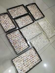 Bandeja Decorativa Premium con Borde Festoneado, Bandeja de Madera Lacada Pintada a Mano, Bandeja para Servir, Regalo de Boda - Product Image 2