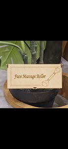 Masseur facial en jade vert artisanal de qualité supérieure pour le contour du visage et la circulation sanguine, disponible au meilleur prix - Product Image 2