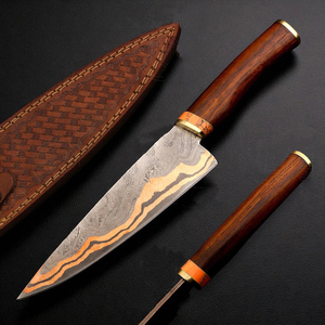 Couteau de Chef en Acier Damas UM STEEL, Forgé à la Main, Polissage Supérieur, Manche en Bois, Étui en Cuir Ajustable, Vente en Gros pour la Cuisine - Product Image 1