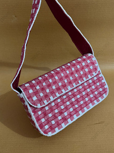Sac à bandoulière perlé rose et blanc fait main pour femme, motif à carreaux de luxe, sac à main tendance, sac de créateur personnalisé OEM M - Product Image 3
