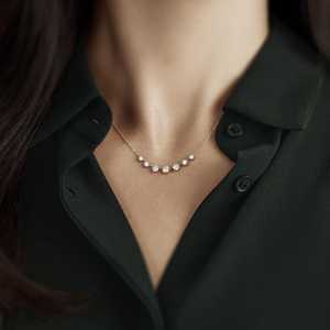 Collar con colgante solitario flotante de diamante cultivado en laboratorio de corte redondo, con 7 capas de piedras, personalizado en oro macizo de 10K, 14K, 18K - Product Image 4