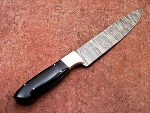 Cuchillo de pesca artesanal duradero de acero de Damasco, cuchillo de cocina con hoja de punta caída, mango de resina personalizado, pasadores de latón y cuero Shetah - Product Image 3