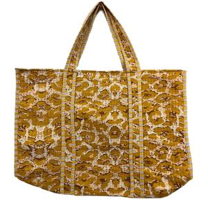 Sac fourre-tout matelassé vintage en coton Ikat moutarde, fait main, pour femme, à porter à l'épaule, réutilisable, léger, écologique, pour la plage et le shopping - Product Image 1