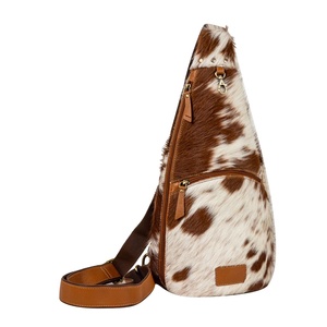 Riñonera Unisex de Piel Sintética, Diseño Único y Formal, Correa de Hombro Ajustable, Moderna, Envío Inmediato, para Exteriores - Product Image 2