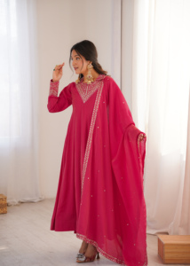 Robe Anarkali pour femme en georgette à sequins, avec pantalon et dupatta, par Wedding Designer - Product Image 4