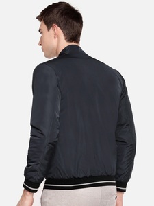 Blouson bomber gris foncé pour homme, col montant, fermeture éclair sur le devant, coupe-vent décontracté, couleur unie, polyester, vêtement d'automne - Product Image 5