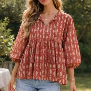 เสื้อคุर्ติสั้นลำลองสำหรับฤดูร้อนสำหรับผู้หญิง ผลิตจากผ้าฝ้าย 100% พิมพ์ลายด้วยมือ ยั่งยืนต่อสิ่งแวดล้อม จาก Wholesale Indus Art & Emporium - Product Image 1
