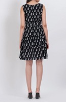 Robe Courte Trapèze en Coton Tissé Imprimé Floral Noir Écologique, Légère et Fluide, Tendance pour Femme – Meilleure Vente Estivale