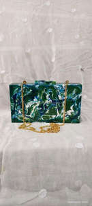 Sac à main en résine de haute qualité, design moderne et élégant, de marque, pour femmes, fabriqué à la main en Inde, artisanat en résine. - Product Image 2