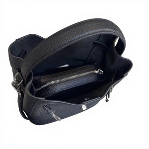 Bolso de Hombro Pequeño Royaa de Cuero Genuino Minimalista con Asa Superior, Hecho a Mano para Mujer, 30x18x10CM, Cierre de Cremallera, Portátil - Product Image 4