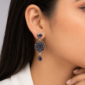 Boucles d'oreilles pendantes en argent oxydé avec fleurs et pierres précieuses variées, vente en gros |   Fournisseur de bijoux ethniques indiens faits à la main - Product Image 6